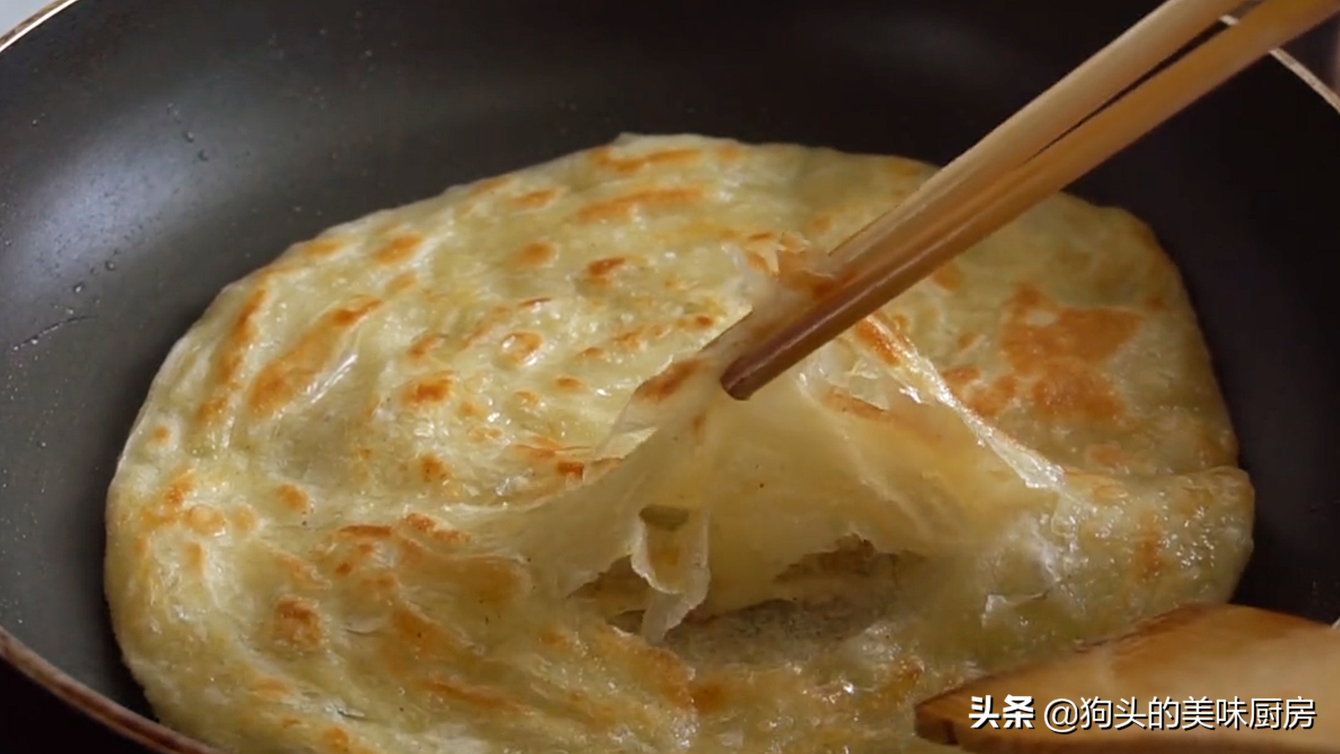 手抓餅家常做法，不用揉麵，外酥裡軟，和外面賣得一樣好吃