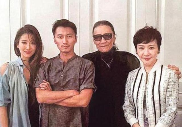 79岁谢贤掌掴80岁曾江，曾江解释，谢贤：不是炒