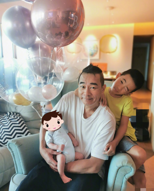 应采儿晒妈妈与二胎儿子合照，应妈抱外孙笑开花，祖孙同框超有爱