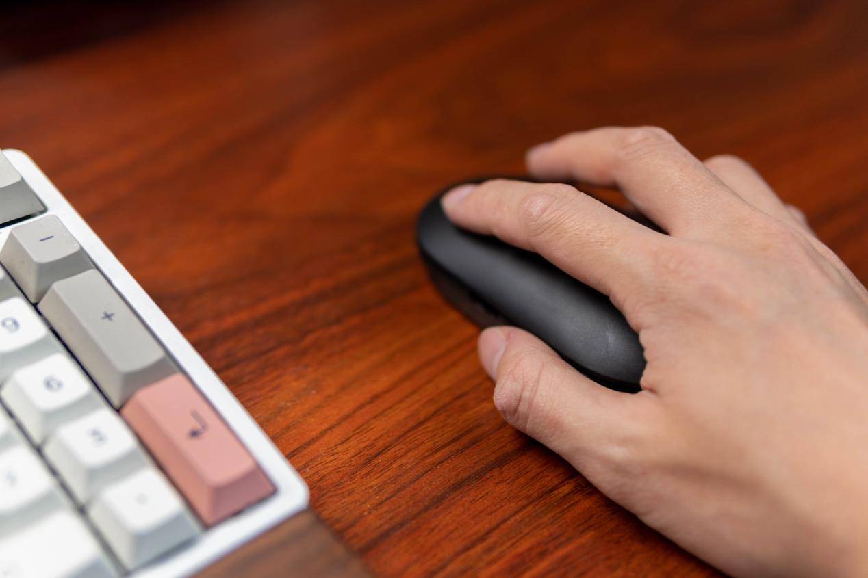 把小爱同学塞进电脑里？小米小爱鼠标100多块搞定高效办公