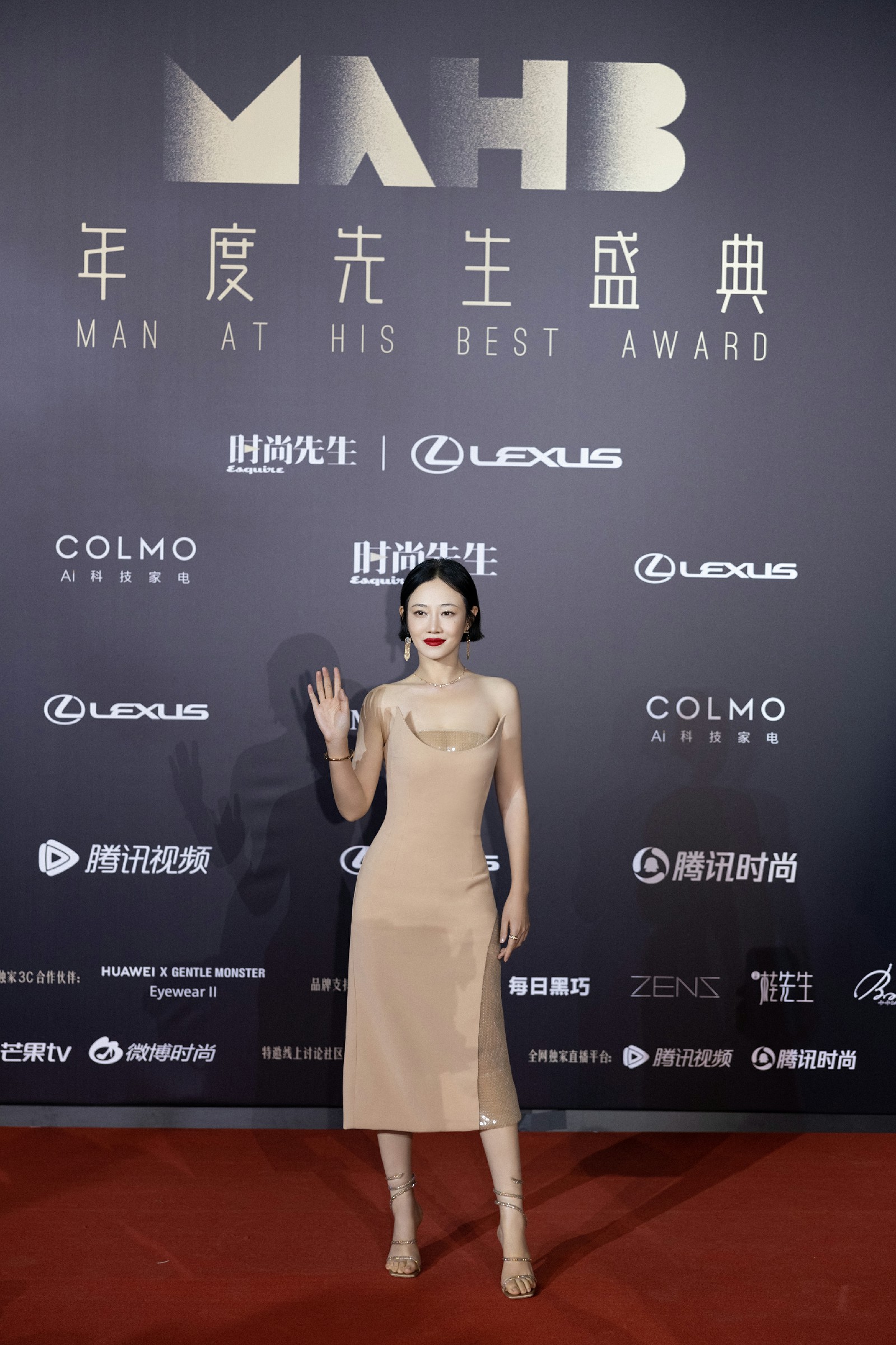 譚卓亮相時尚先生盛典 獲頒年度電影演員