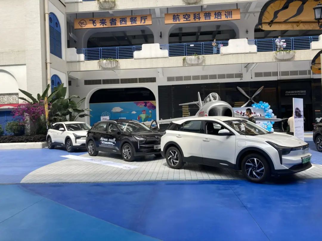 正面硬刚燃油车的蔚来、理想都出名了，哪吒呢？