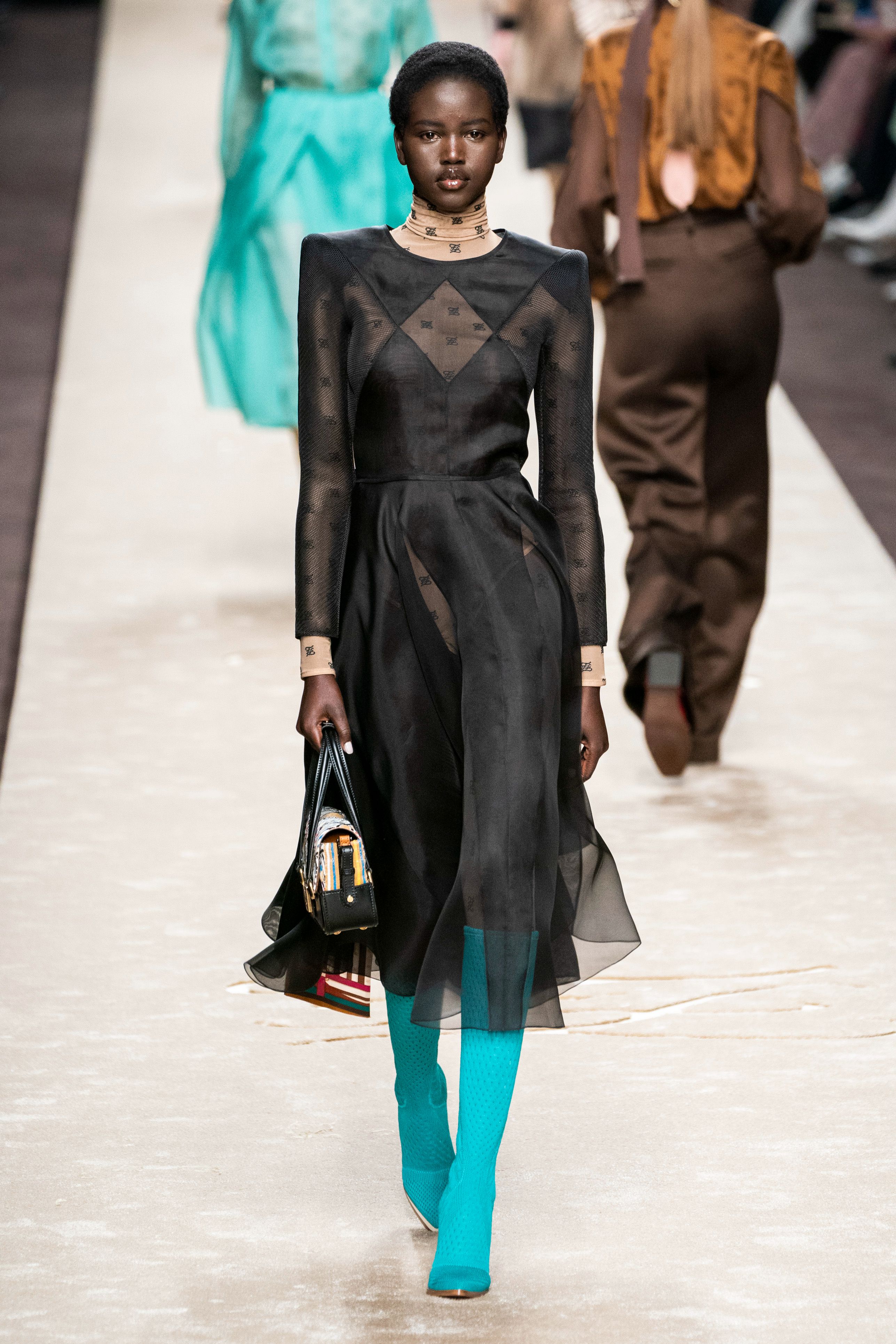 米兰时装周│Fendi 2019秋冬-老佛爷为fendi设计的最后一场秀