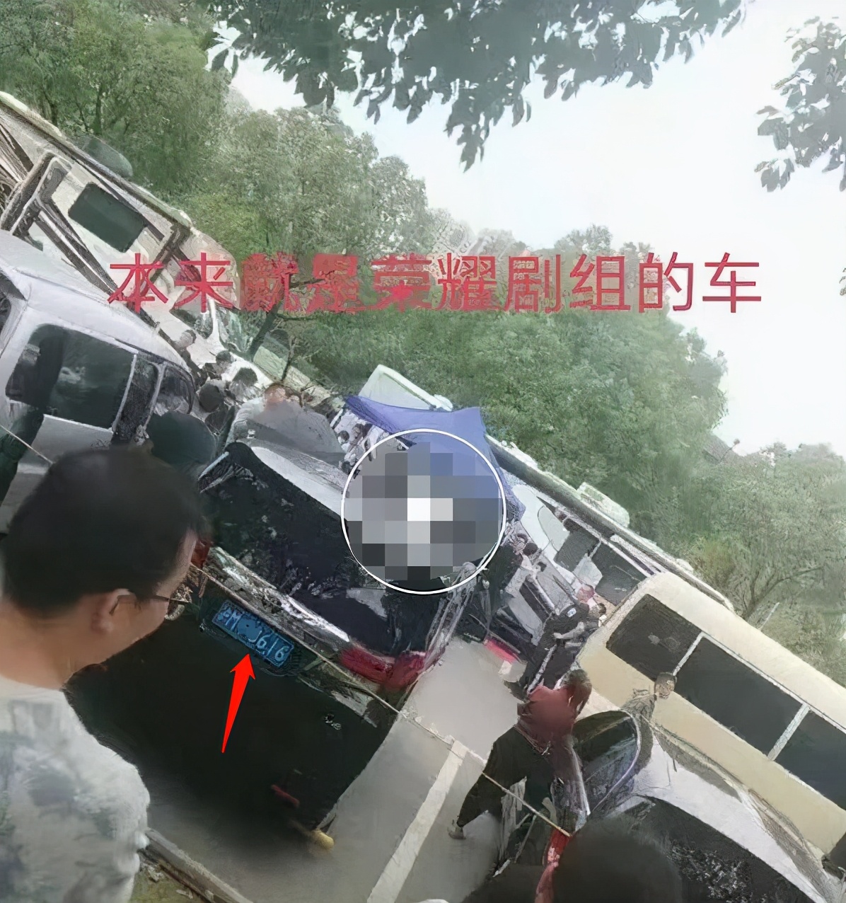 迪丽热巴再传绯闻！剧组私用车现身黄景瑜酒店，巧合被扒不止一次