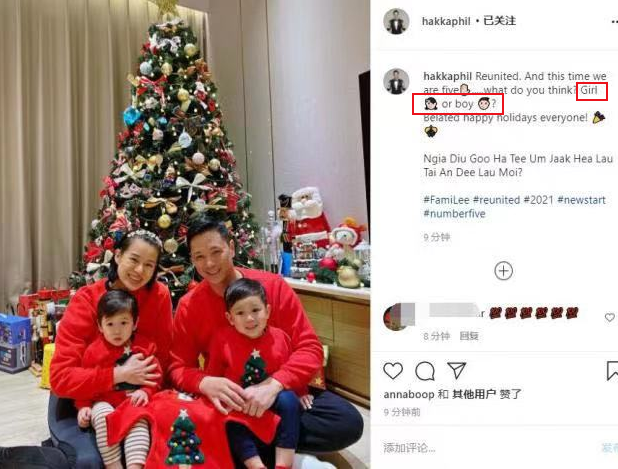 三胎孕媽胡杏兒帶兒子工作，穿著寬鬆巧遮孕肚，單手抱娃臂力足