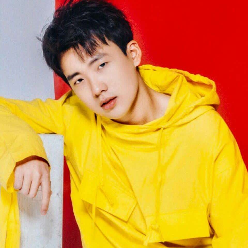 郭麒麟强势吸睛，综艺通告不间断，戏称今年郭德纲得管他要钱