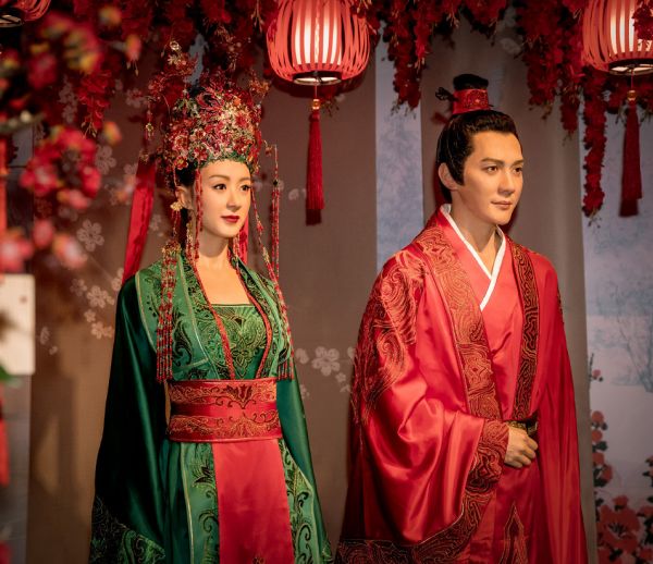 明星蜡像是什么样,迪丽热巴、朱一龙、杨紫、古天乐、赵丽颖与冯绍峰