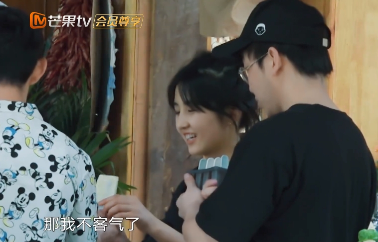 有一种“有钱妹妹”叫张子枫！承包彭昱畅所有