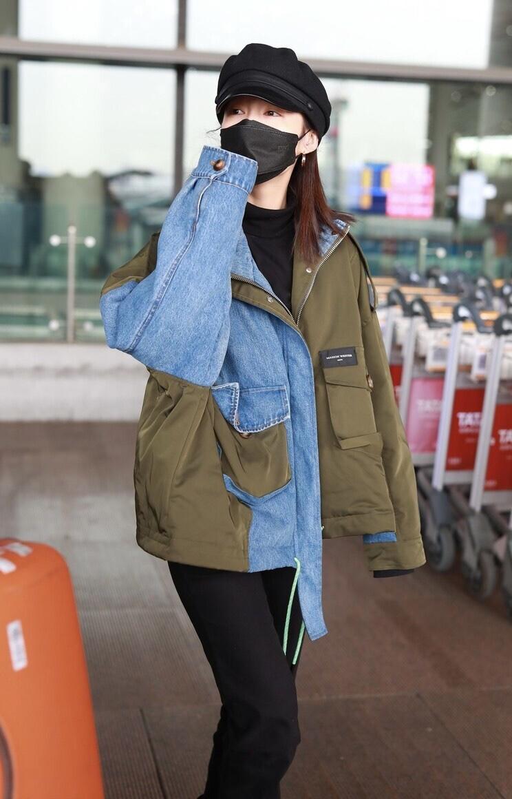 李沁美得让人“心动”，穿拼接色牛仔外套搭长