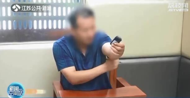 考科目一3次都不过 男子绑上摄像机无线电作弊被抓