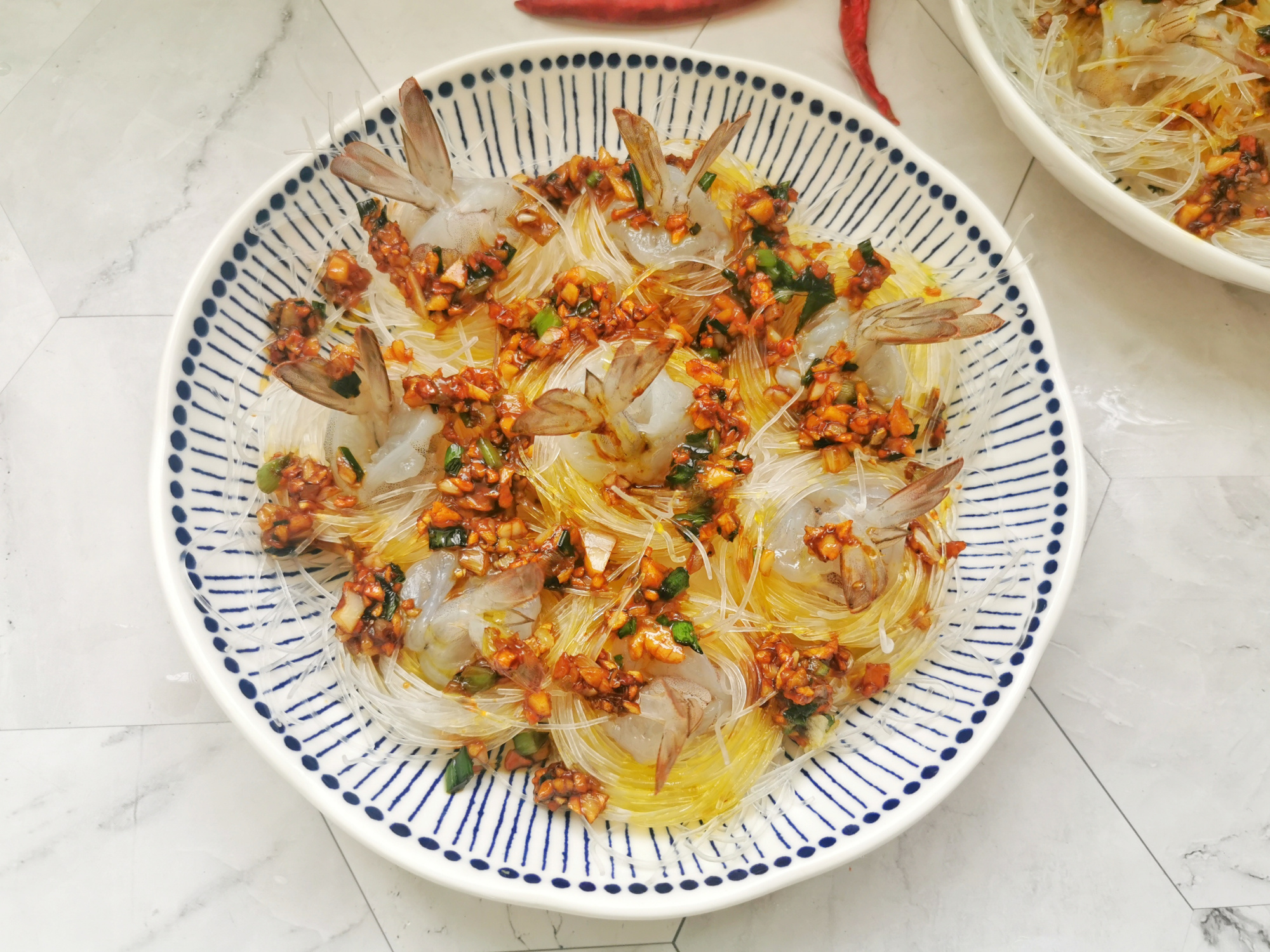 蒜蓉粉絲蝦這樣做，粉絲比蝦好吃，蒜香撲鼻，零廚藝也能學會