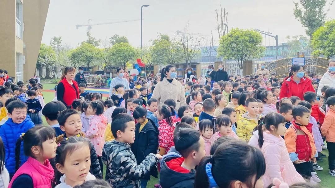 四川天府新区华阳幼儿园南区防踩踏演练纪实
