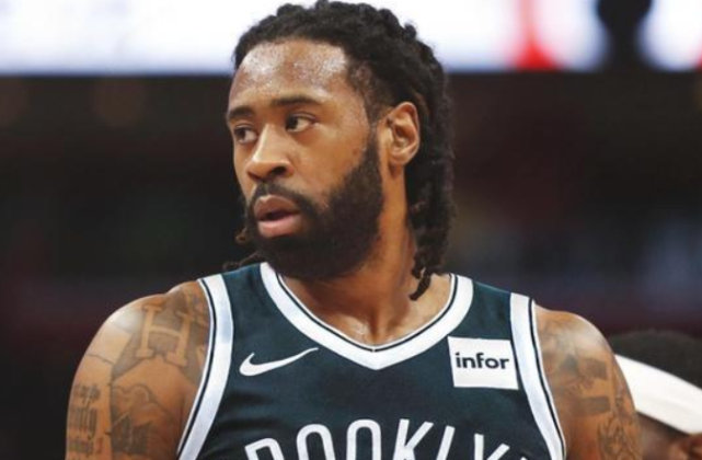 扎心！篮网内线被抢爆，昔日一阵中锋却站着不