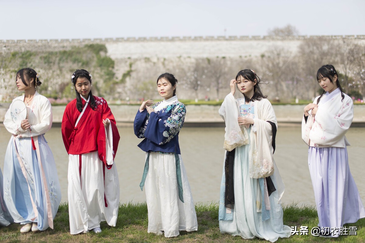 上巳节情词三首：春烟淡淡生春水，十年春事十年心