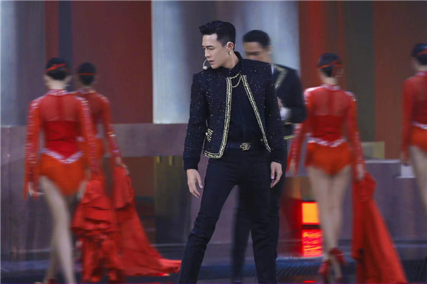 首晒|杜淳婚后首晒和妻子合影！亲密拥抱恩爱十足 并透露将携妻子参加综艺