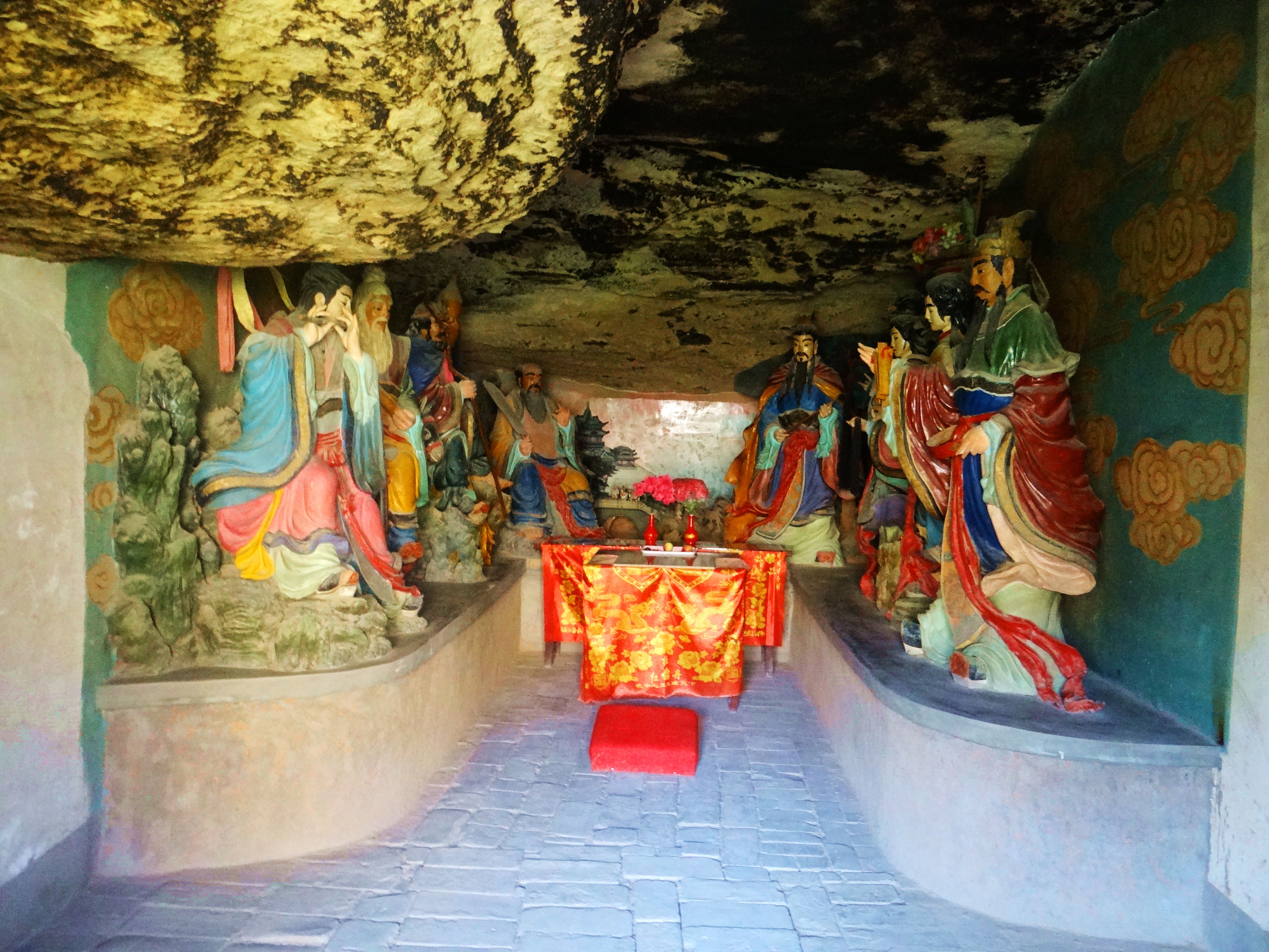 An ancient temple in the deep mountains of 1,400 years, 36 temples and grottoes, a very spectacular scenery