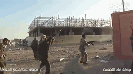 实战镜头：猪队友自己找死！武装分子被RPG尾焰