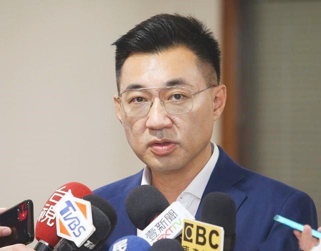岛内国民党搞响“内战”？洪秀柱：统一不可回避，台独该收手了