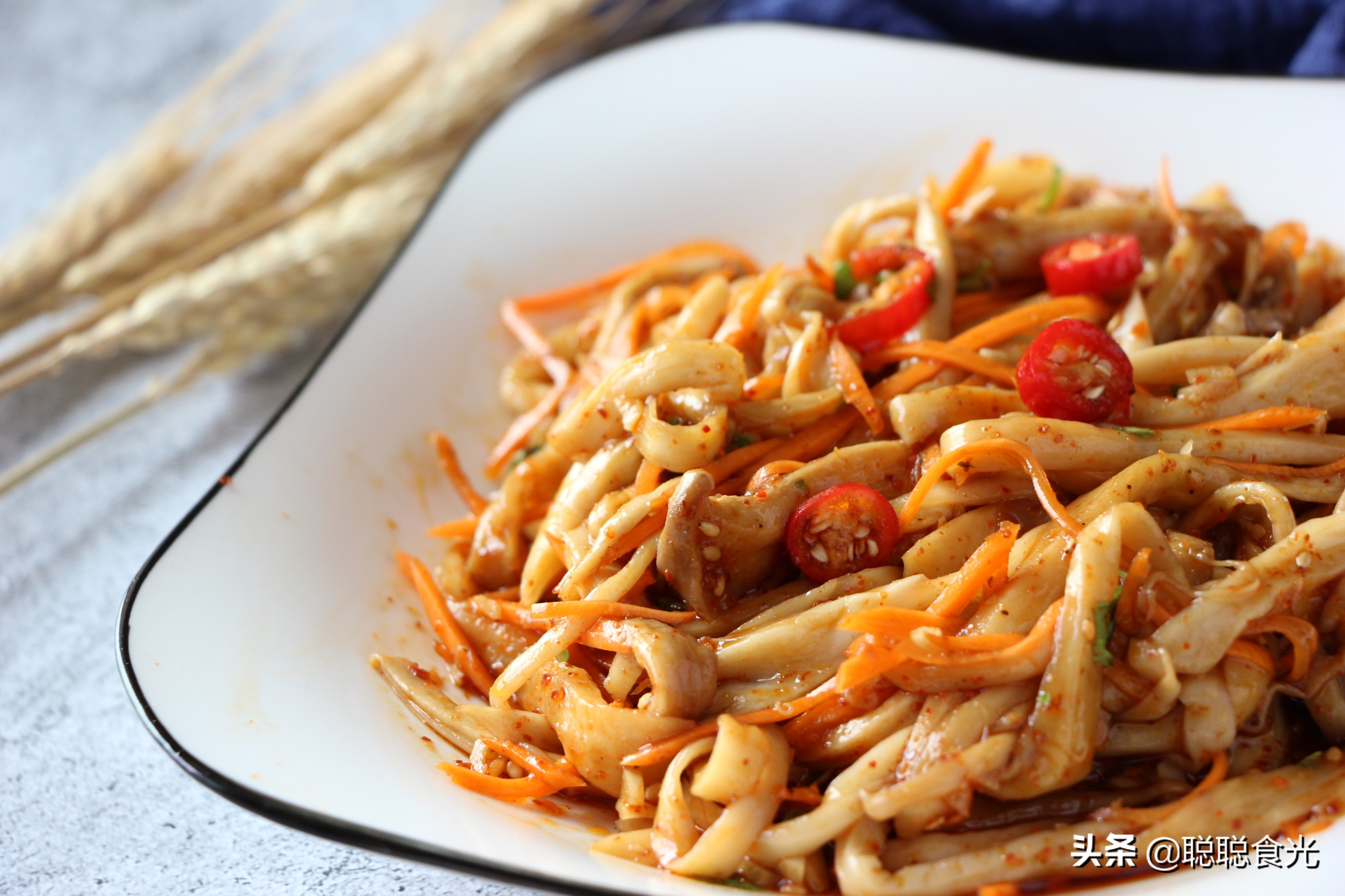 Don’t just stir-fry pleurotus eryngii. The chef at the restaurant will teach you three delicious methods, without changing the meat.