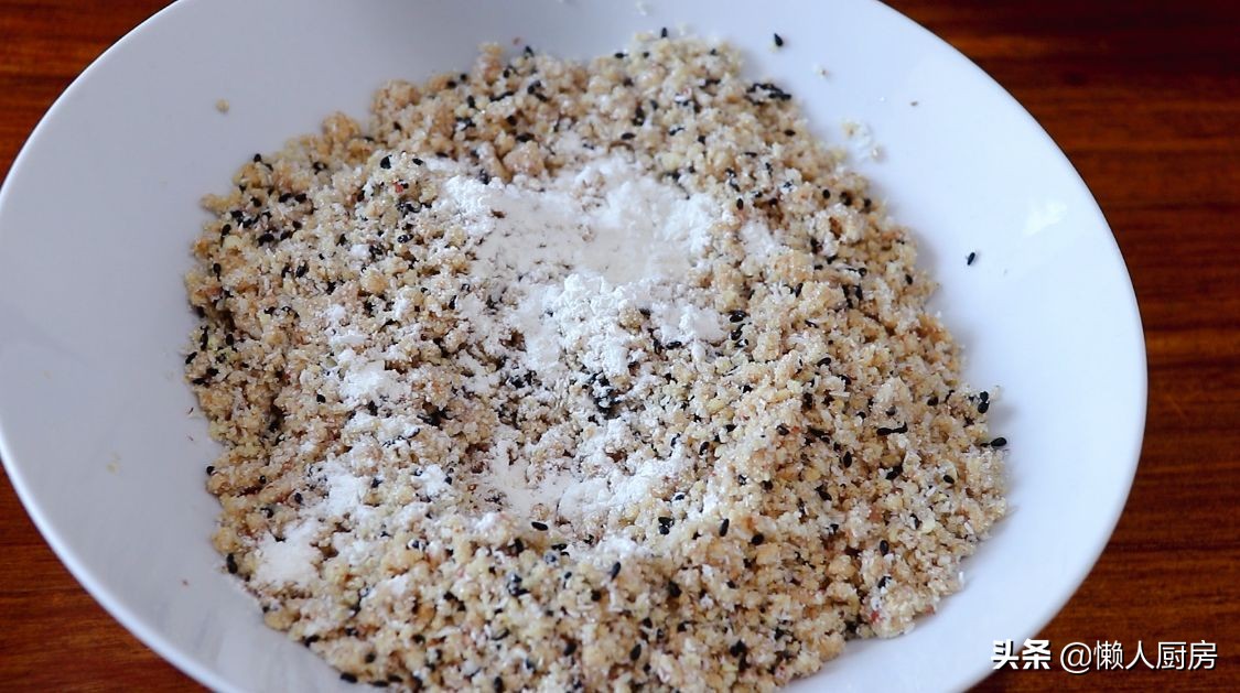 過年做這道小吃，包滿花生餡，寓意錢包滿，是招待客人必備的食品