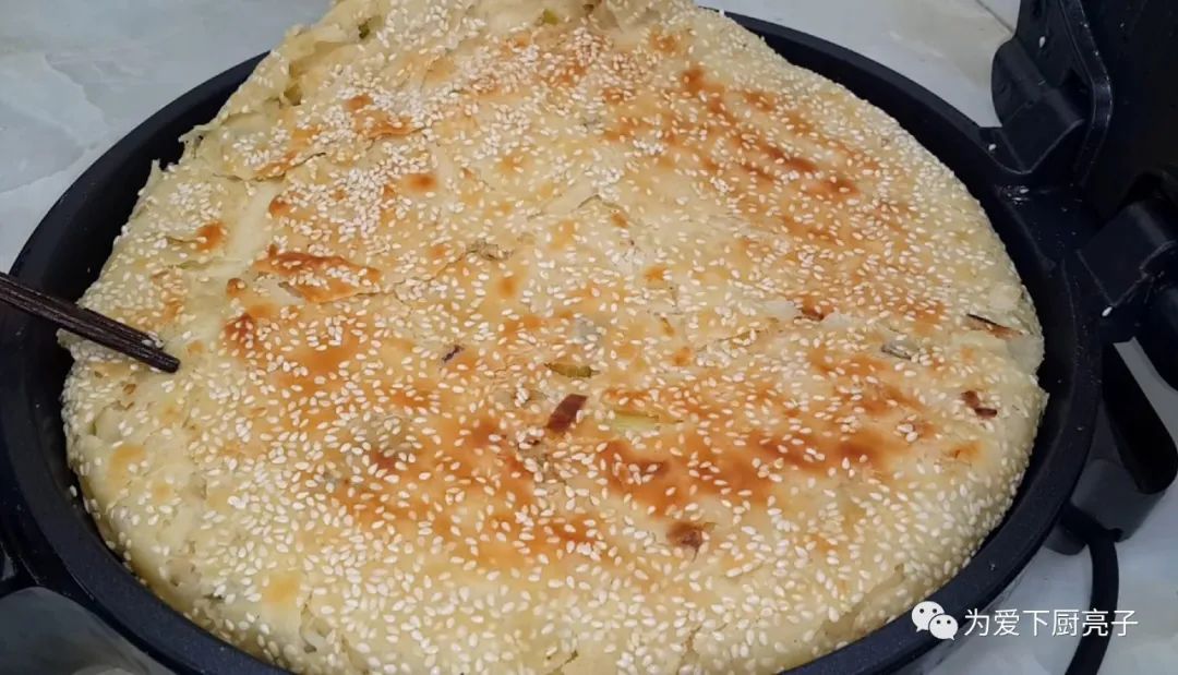 烙千層餅時，切記不要放小蔥，教你一招柔軟勁道，吃著真過癮