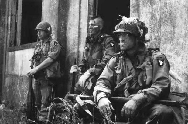 抽烟喝酒无一不缺，被称为少爷兵的美军，打起