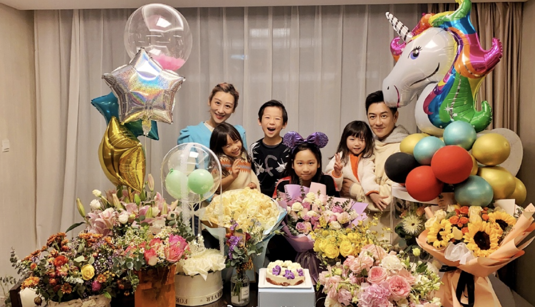 蔣麗莎生日曬18宮格，分享全家福，與蔡少芬黃奕陳法蓉親密合影