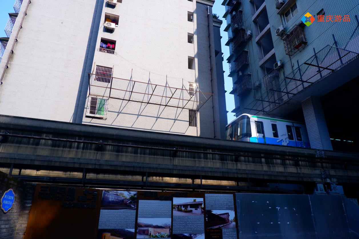 从3种不同角度来看重庆李子坝，轨道穿楼的奇观，真的令人惊叹