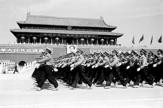 老照片：1950年新中国首次国庆大阅兵珍贵旧影，每一张都值得收藏