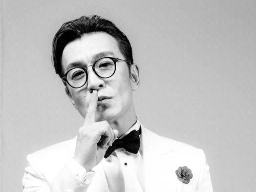 2018年，李咏留下遗言：别把我的遗体运回国！冯