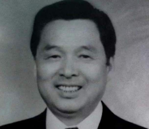 他是黄埔军校毕业的高材生，一生低调，女儿成