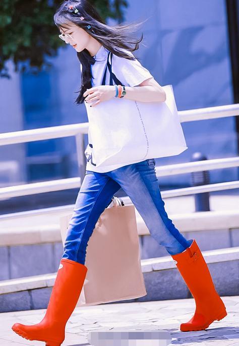 郑爽新造型谁见了都夸甜, 唯独脚上的这双鞋, 大