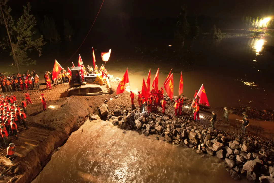 八一建军节，向可敬可爱的中国军人致敬