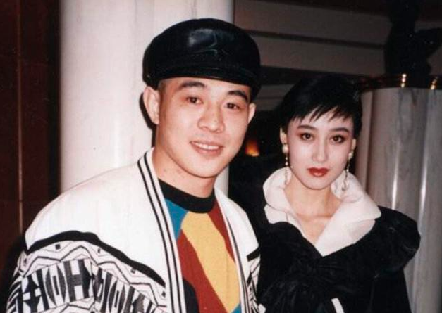 李连杰俩女儿近照曝光，妹妹继承妈妈美貌，姐姐皮肤黝黑神似爸爸