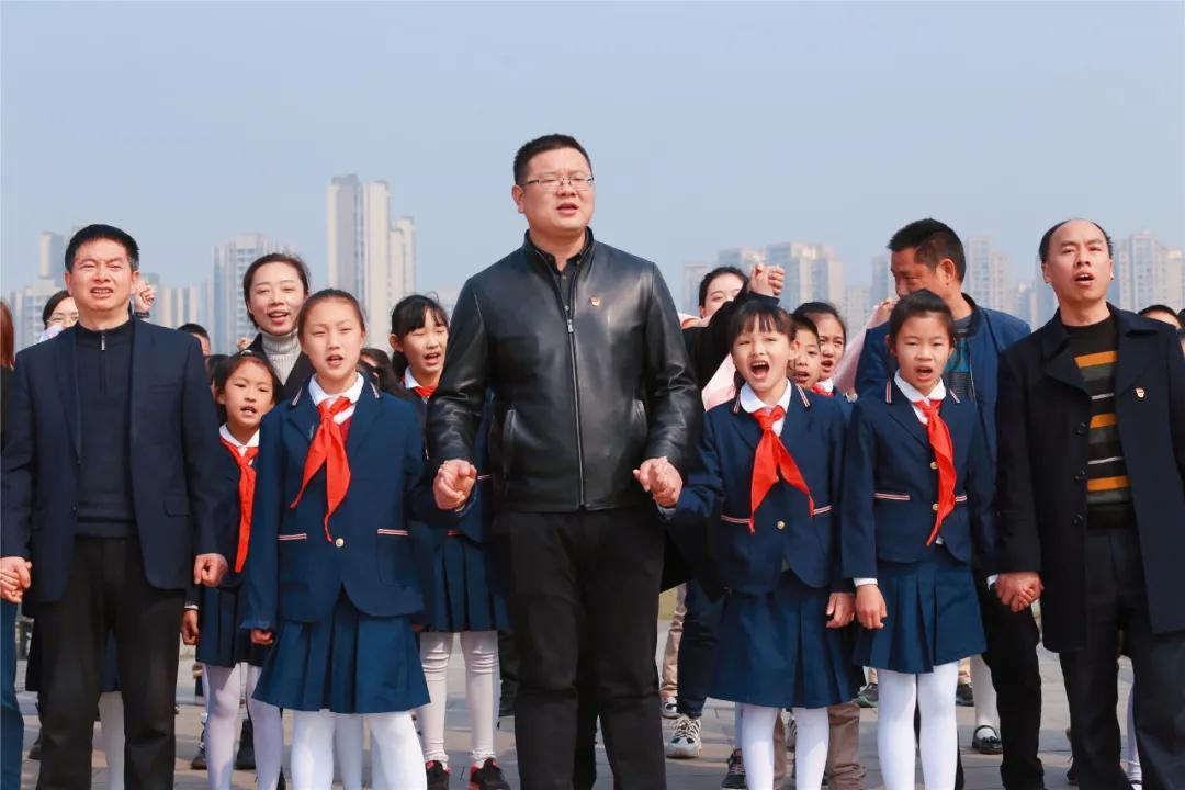 四川天府新区华阳小学传承雷锋精神，为建党百年献礼