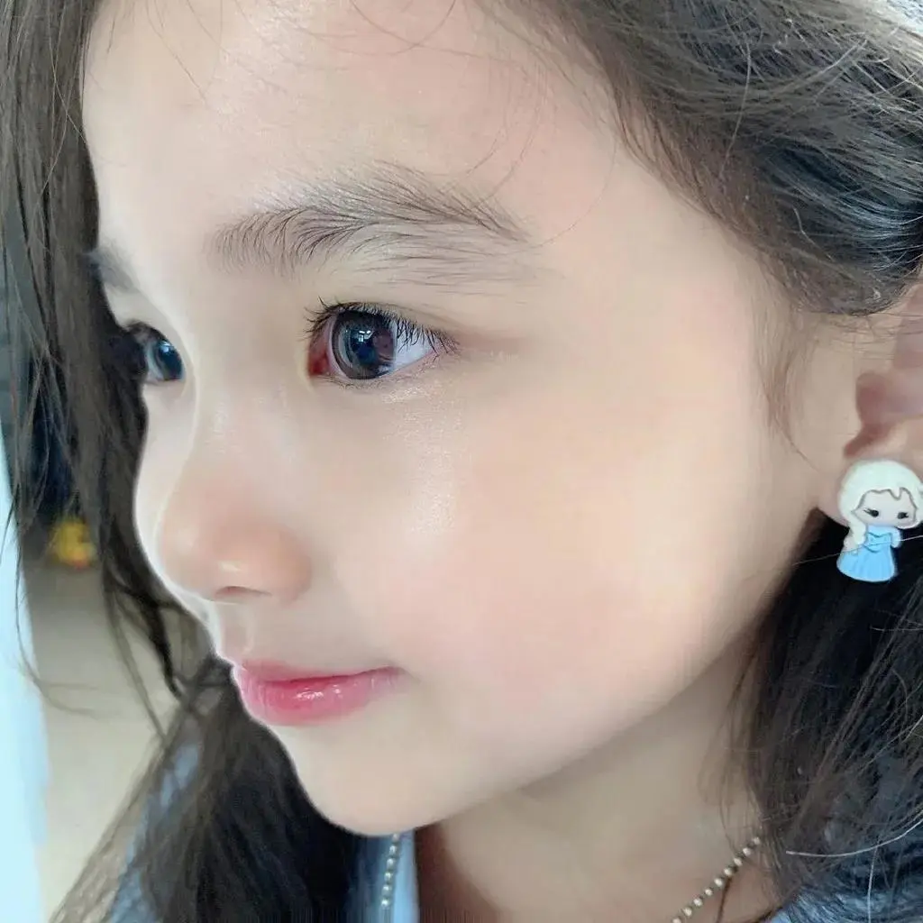 ​8岁女童“撞脸”宋慧乔，靠穿搭圈粉23万！谁规定小孩只能幼稚