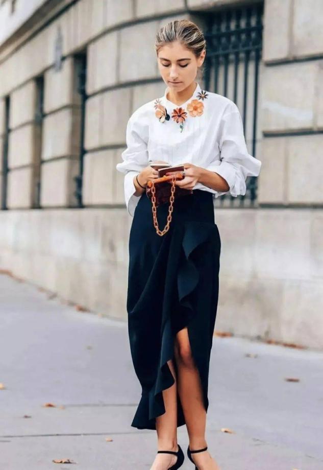 天凉短裙该收起来了，建议多穿这5款早秋“长裙”，时髦显高级