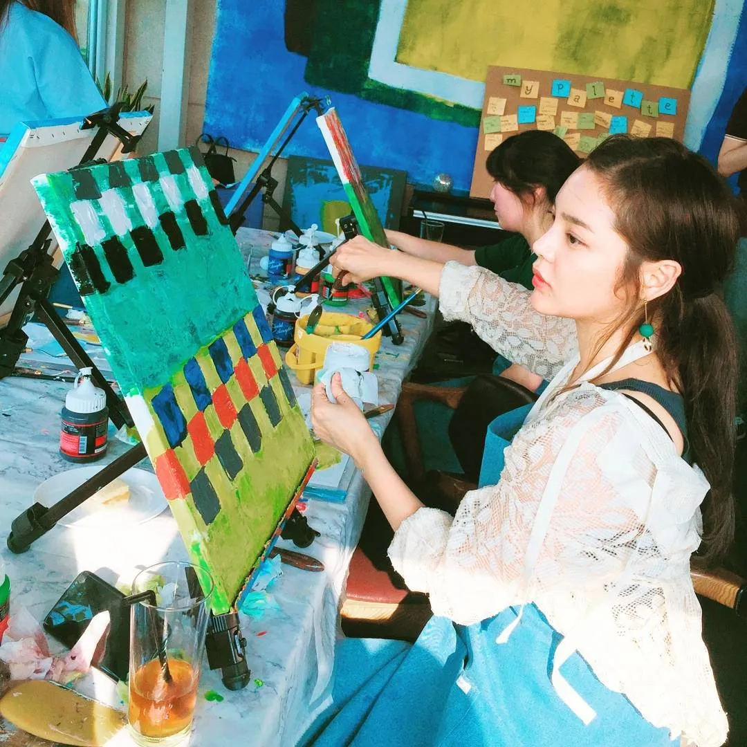 一手好牌打得稀烂，说的就是她吧