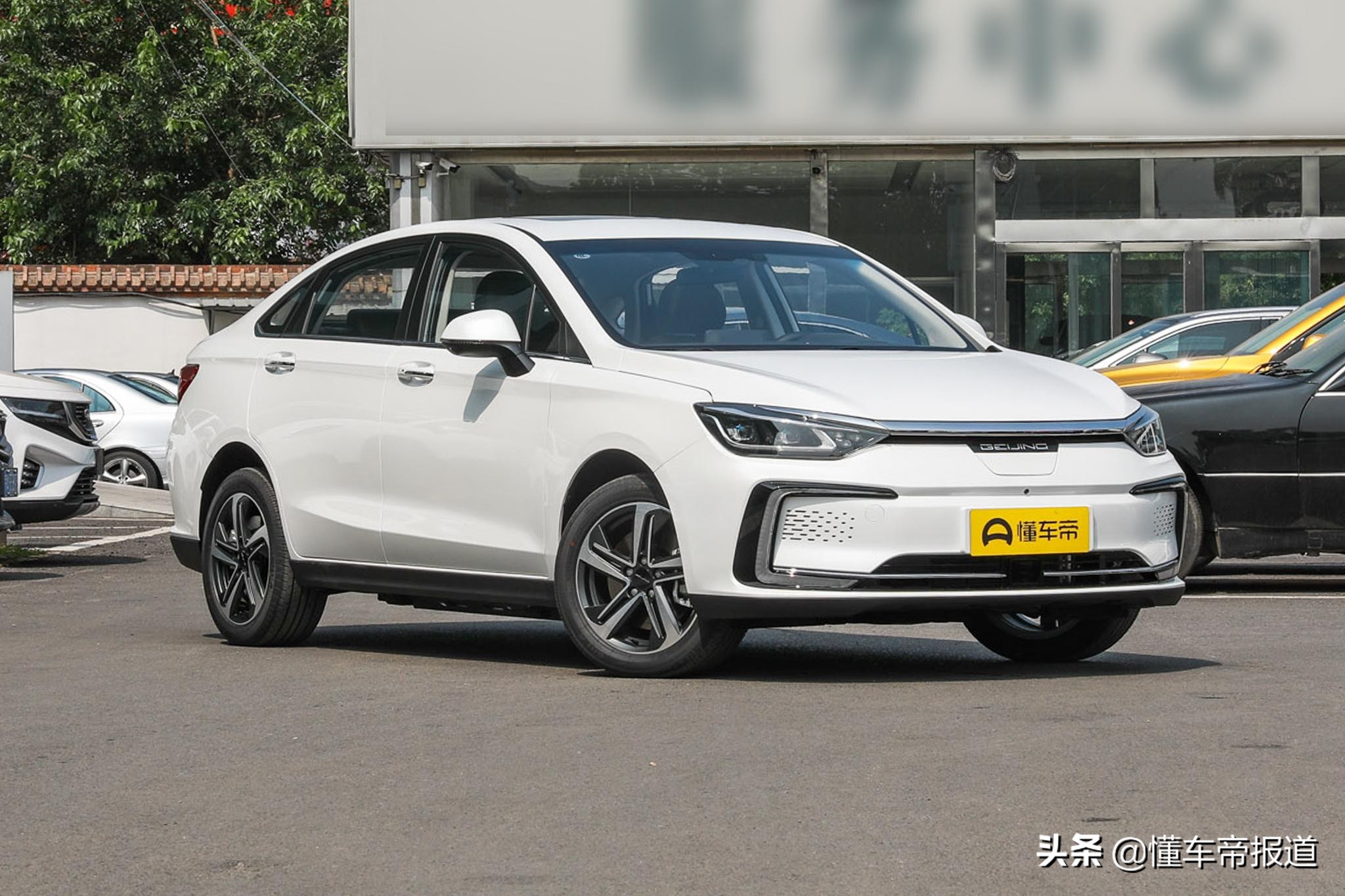 后续 |“闯红灯救人”司机罚单取消，北汽新能源