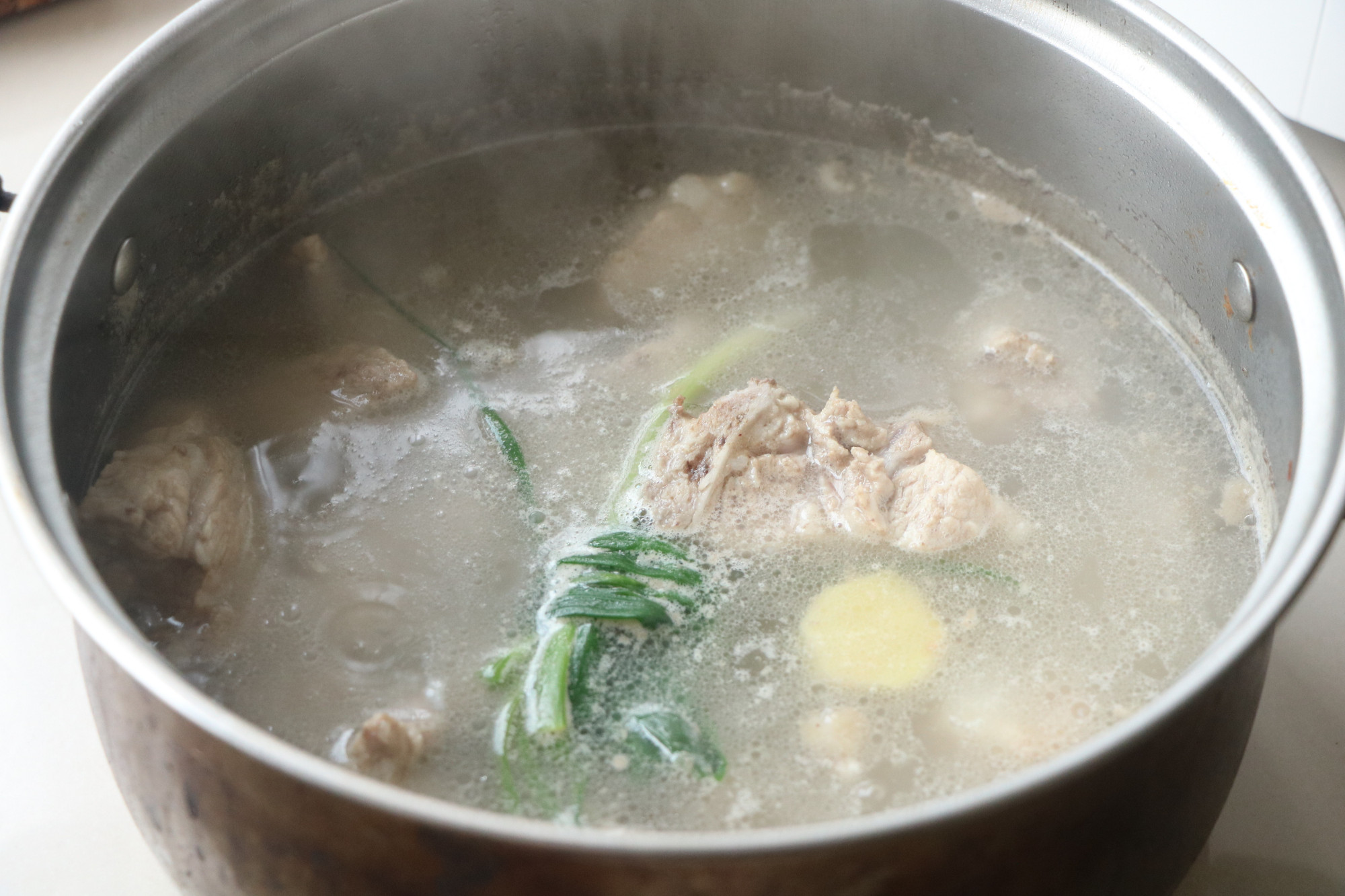 天氣轉涼，燉上這樣一道湯水，暖心暖胃好營養，老人孩子超愛喝