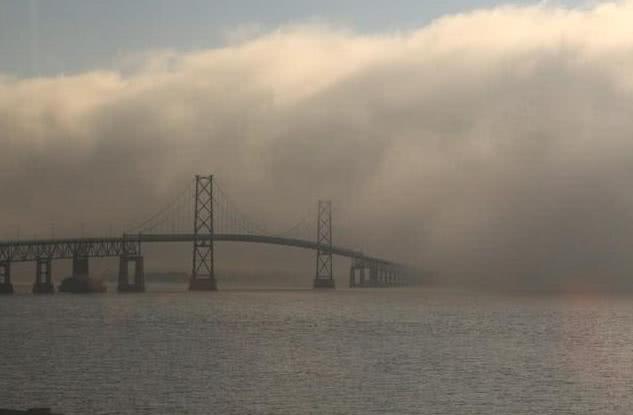 现场犹如放炮声，大桥断裂19000吨钢筋瞬间砸下，75人被活活压死