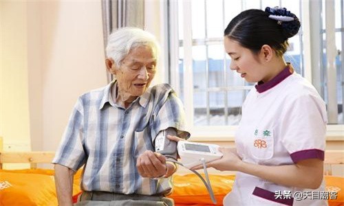 马云又来神预言：房地产不行，这四大产业才是