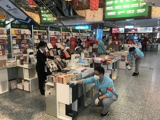 为何“新华书店”常年空调供应，很多顾客只看