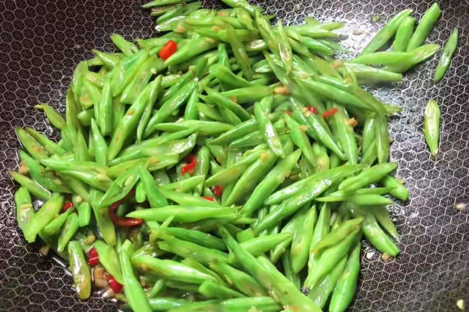 夏天，这一碱性蔬菜要多吃，很多人不爱做，简单一炒一焖比肉还香-第7张图片-农百科