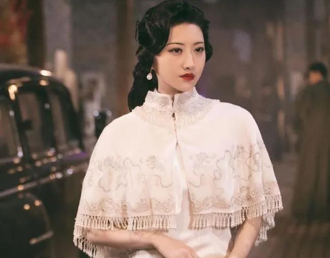 同样是民国风眉毛：景甜惊艳，吴谨言出戏，却