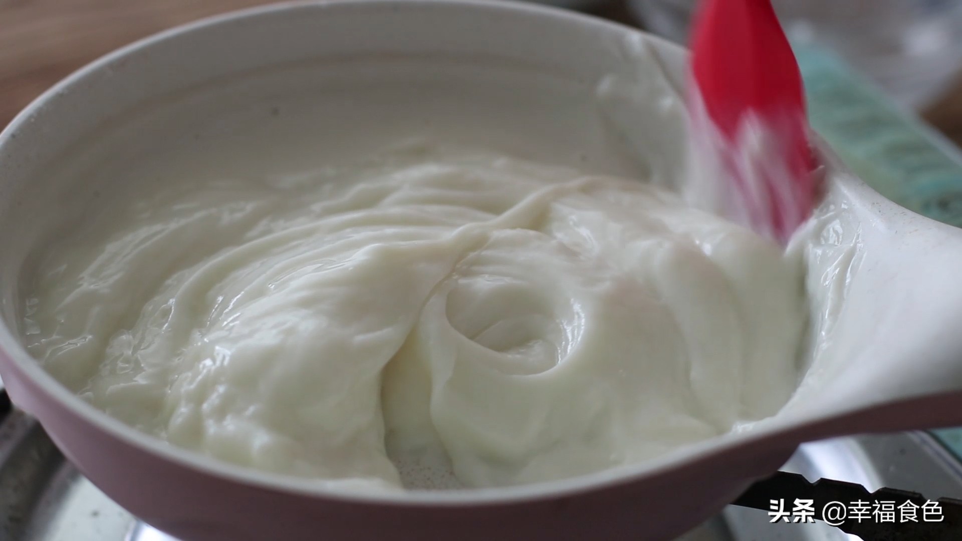 只要1个平底锅就能做的甜品，免蒸免炸，Q弹顺滑奶味浓郁