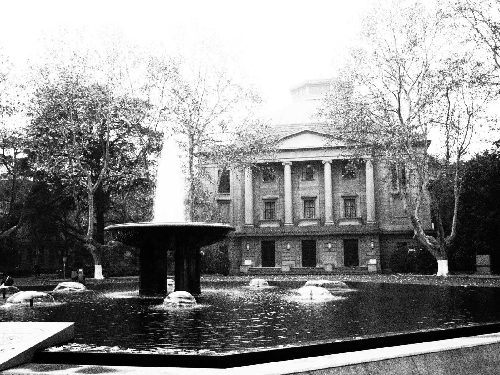 牛津大学：我有900年办学历史 南京大学：我有