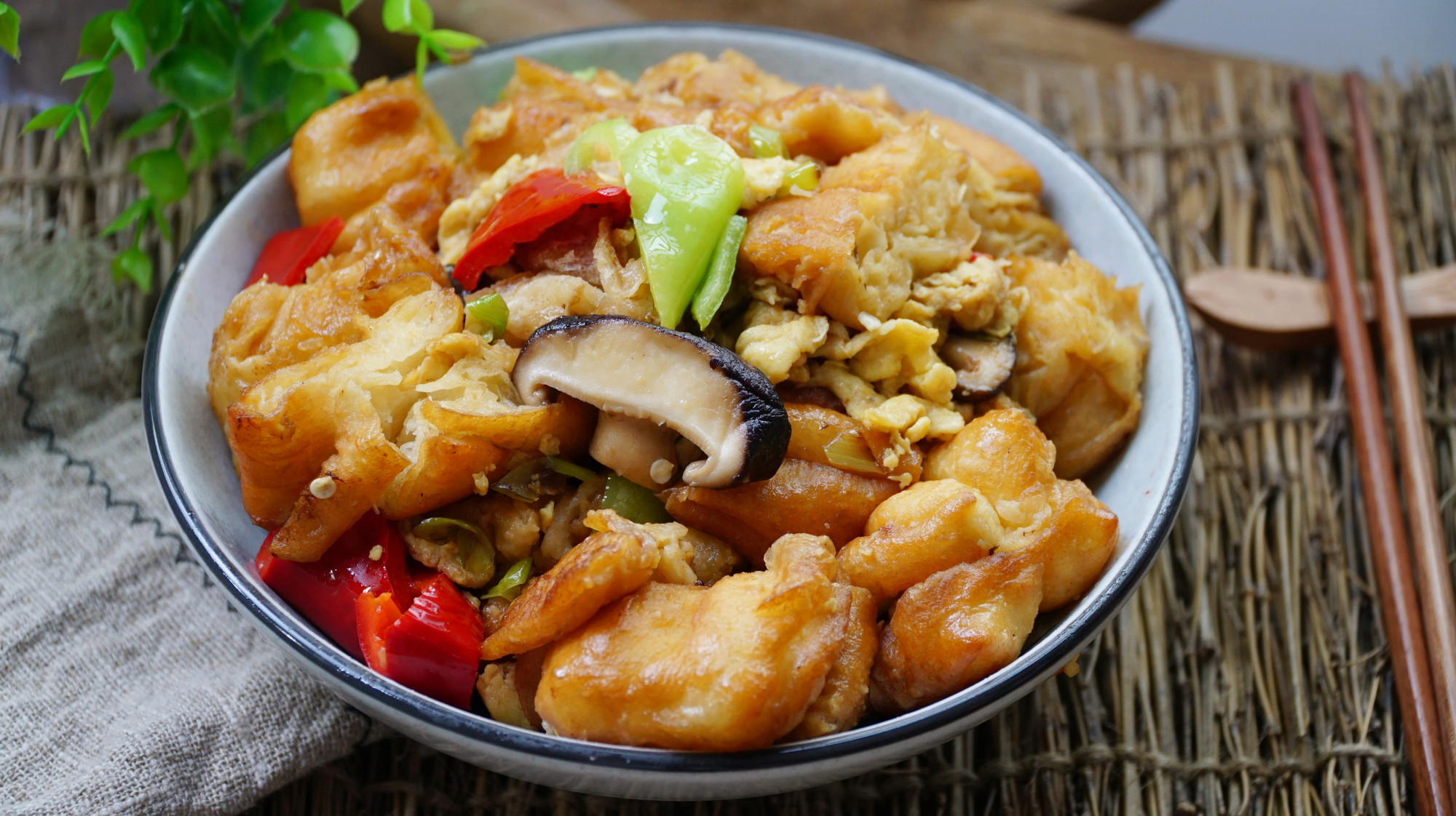 不管剩馒头剩油条，我家从不蒸着吃，学会一招