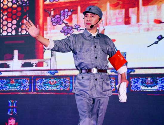 袁派评书推出百集《红色故事汇》（图）