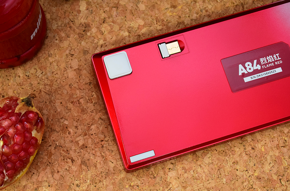 一抹红装摄人心，达尔优A84烈焰红三模机械键盘上市